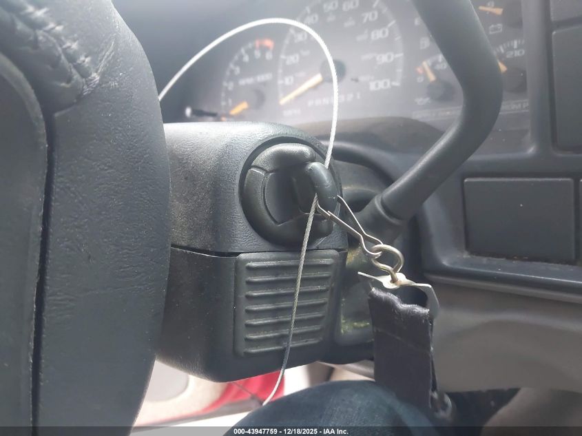 1996 Chevrolet Gmt-400 K1500 VIN: 2GCEK19MXT1114446 Lot: 43947759