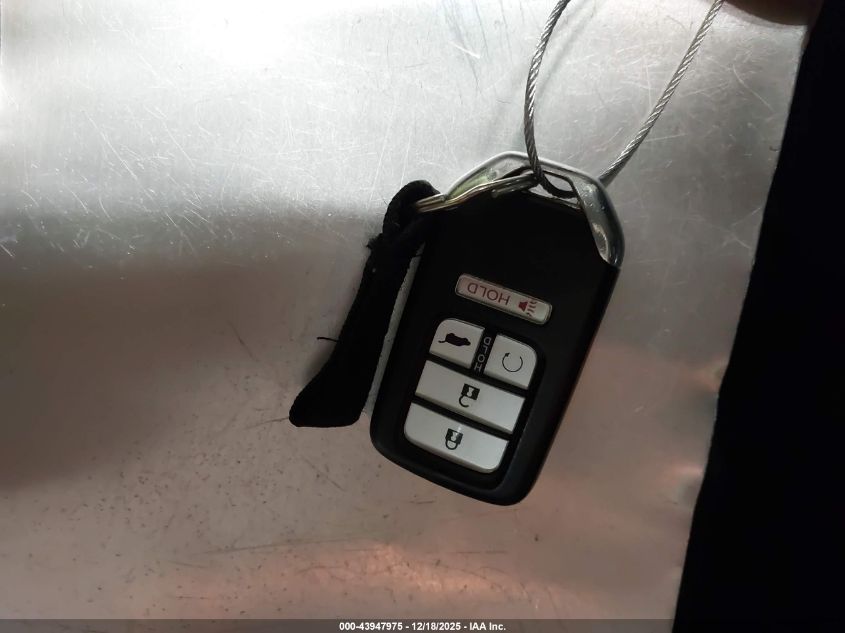 2017 Honda Pilot Elite VIN: 5FNYF6H08HB047640 Lot: 43947975