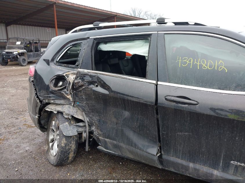 2019 Jeep Cherokee Latitude Plus 4X4 VIN: 1C4PJMLB7KD302008 Lot: 43948012