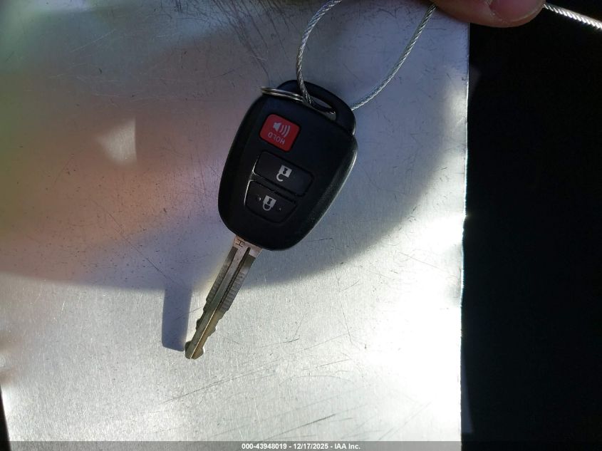 2018 Toyota Rav4 Le VIN: 2T3BFREV0JW805252 Lot: 43948019