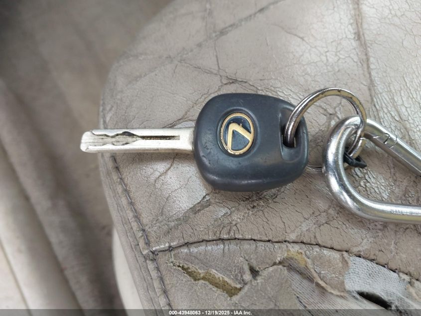 2002 Lexus Es 300 VIN: JTHBF30G820037577 Lot: 43948063