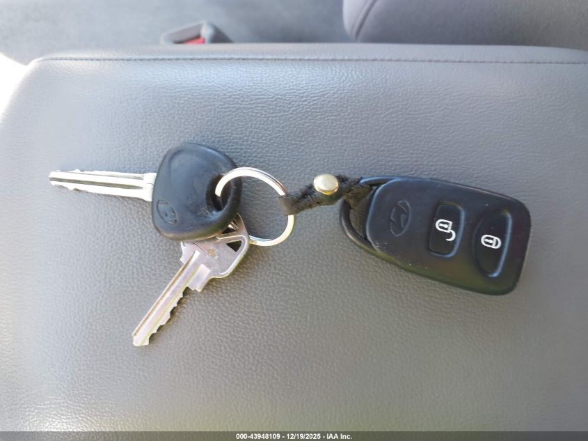 2009 Hyundai Santa Fe Gls VIN: 5NMSG13D79H294518 Lot: 43948109