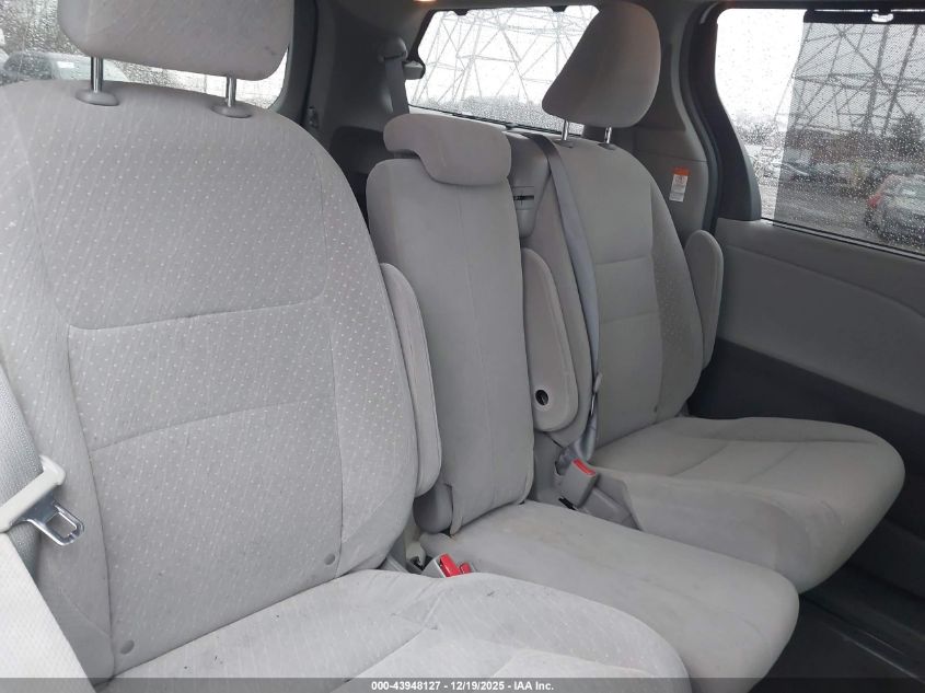 2017 Toyota Sienna Le 8 Passenger VIN: 5TDKZ3DC6HS884832 Lot: 43948127