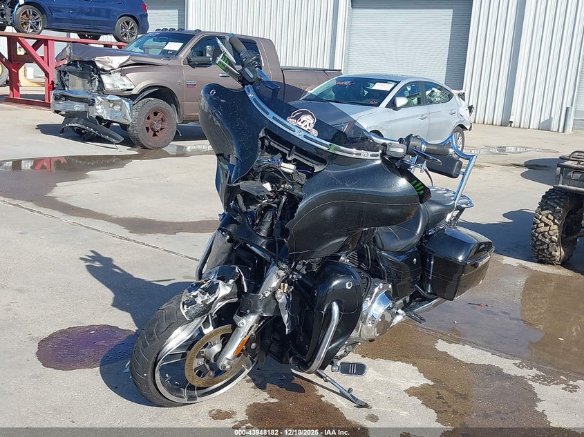 1HD1KRM11FB672165 2015 HARLEY-DAVIDSON STREET GLIDE photo no. 2