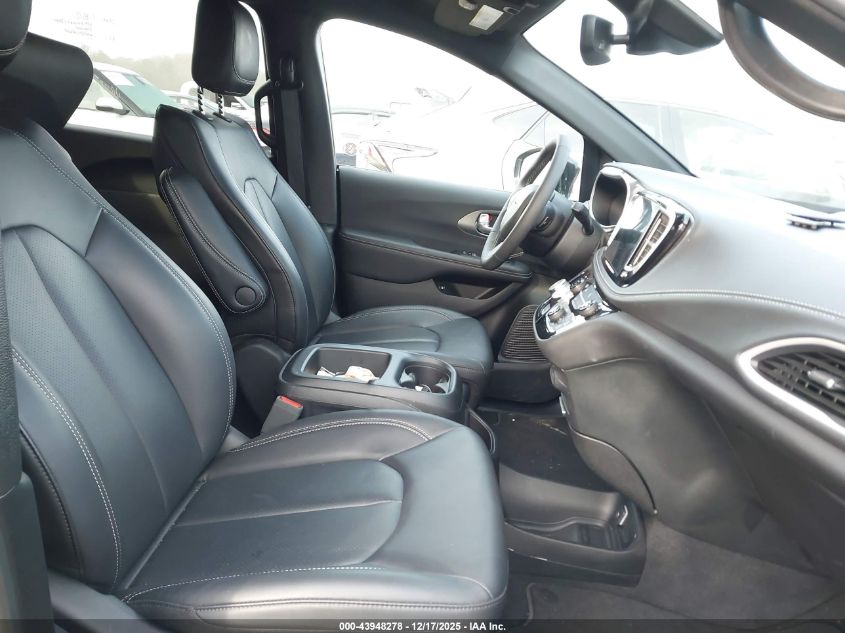 2025 Chrysler Pacifica - 2C4RC1S74SR573099