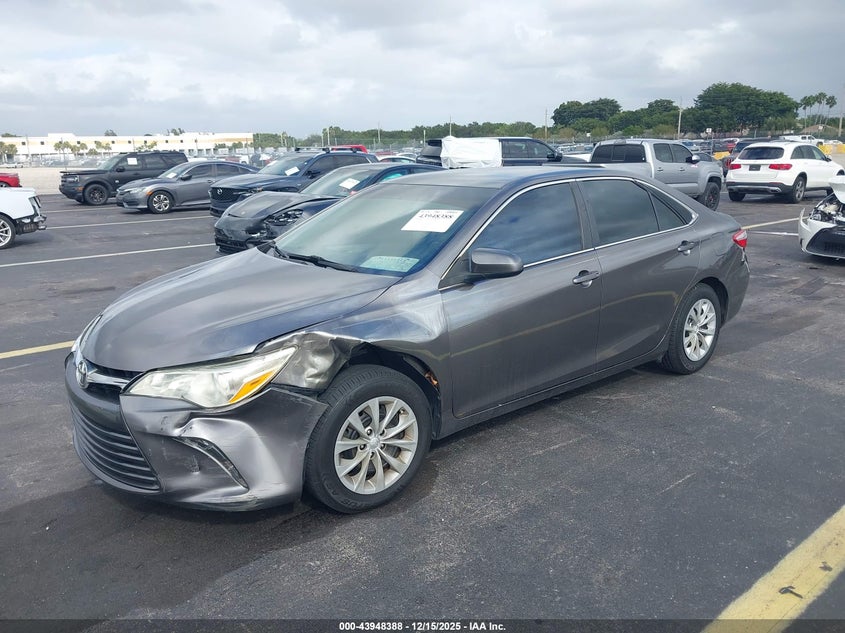 4T1BF1FK1HU296443 2017 TOYOTA CAMRY photo no. 2