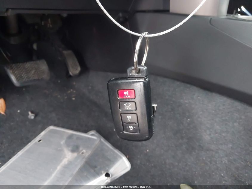 2017 Toyota Rav4 Xle VIN: 2T3RFREV5HW685392 Lot: 43948582