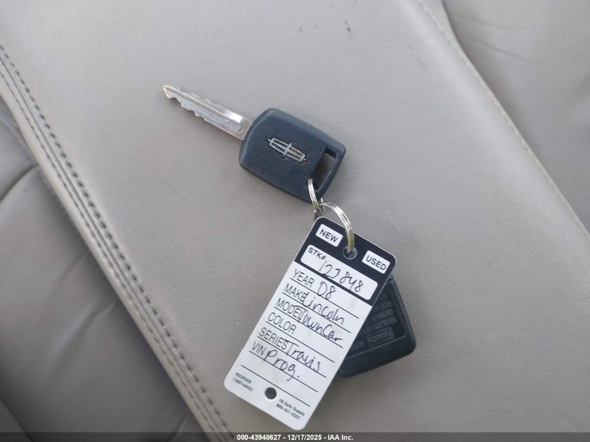 2008 Lincoln Town Car Signature Limited VIN: 2LNHM82V78X650094 Lot: 43948627