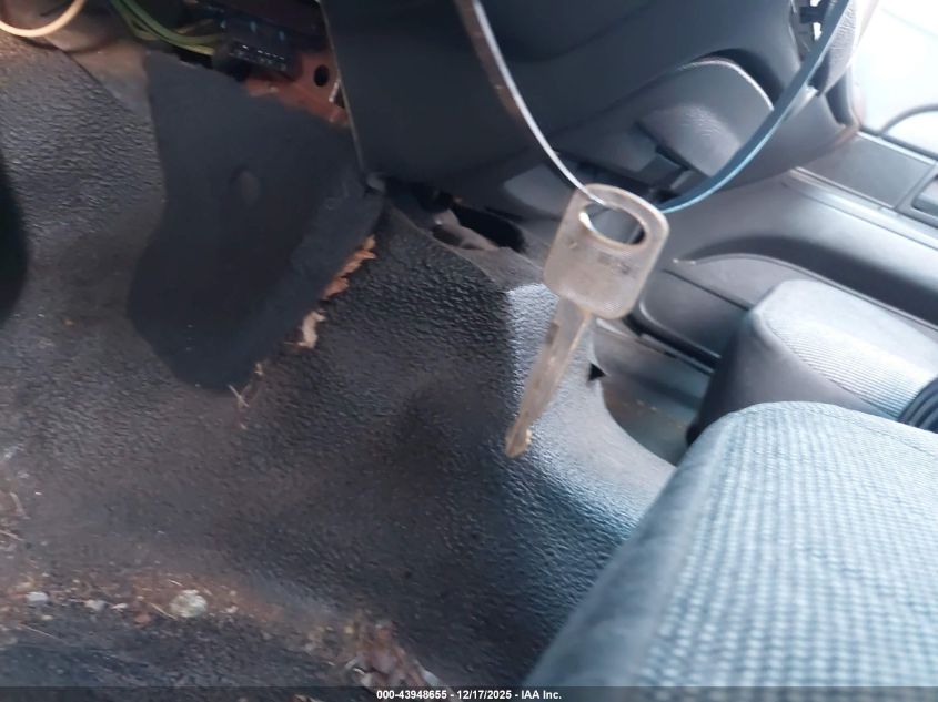 2005 Ford Crown Victoria Police VIN: 2FAHP71W45X165445 Lot: 43948655