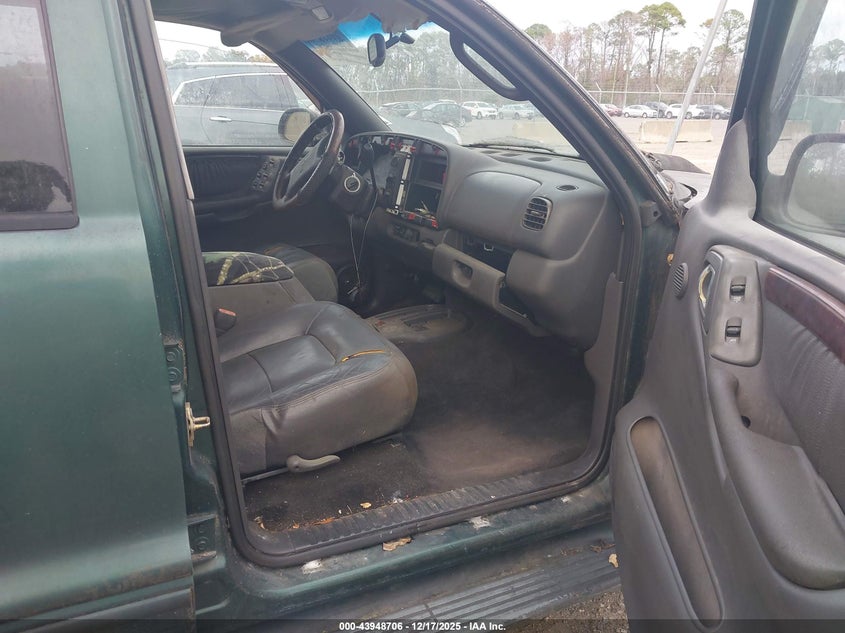 1B4HR28YXYF157667 2000 DODGE DURANGO photo no. 5