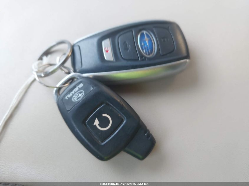 2017 Subaru Outback 2.5I Limited VIN: 4S4BSANC0H3233944 Lot: 43948743