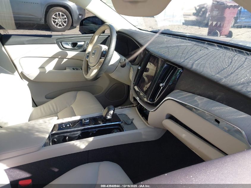 2023 Volvo Xc60 B5 Plus Bright Theme VIN: YV4L12DN4P1254968 Lot: 43948944