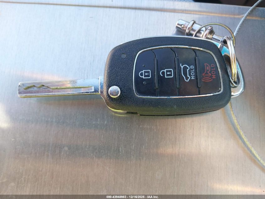 2017 Hyundai Santa Fe Sport 2.4L VIN: 5NMZT3LB6HH019550 Lot: 43948983