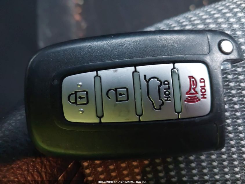 2016 Hyundai Veloster VIN: KMHTC6ADXGU251809 Lot: 43949077