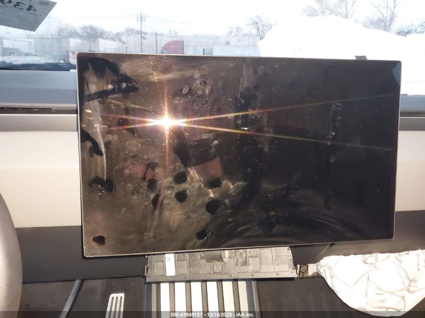 2024 Tesla Cybertruck All-Wheel Drive VIN: 7G2CEHEDXRA027241 Lot: 43949157