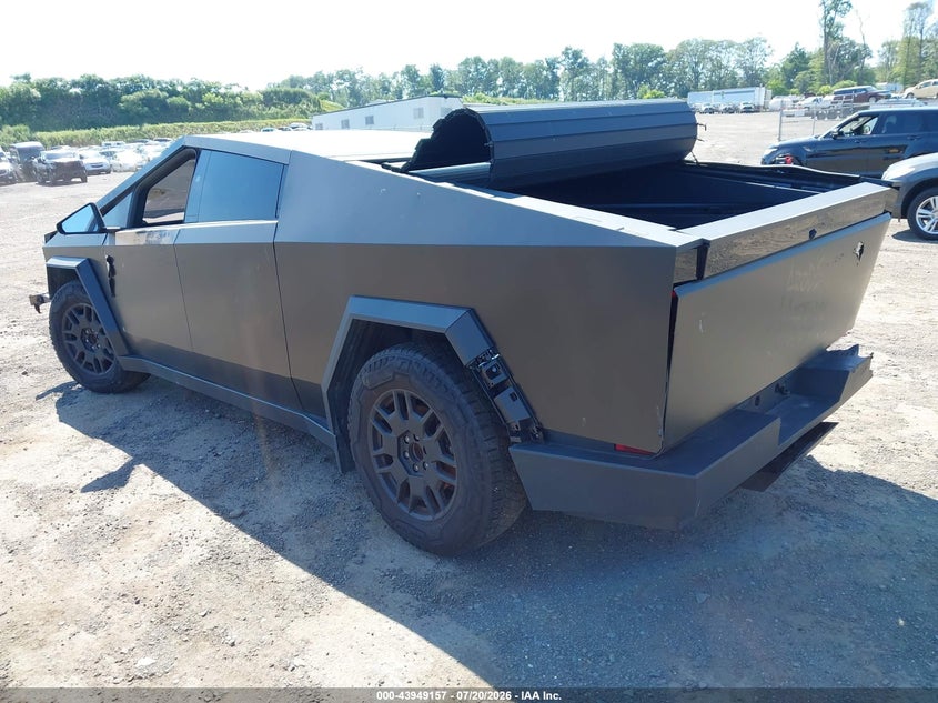 2024 TESLA CYBERTRUCK auction photo 3