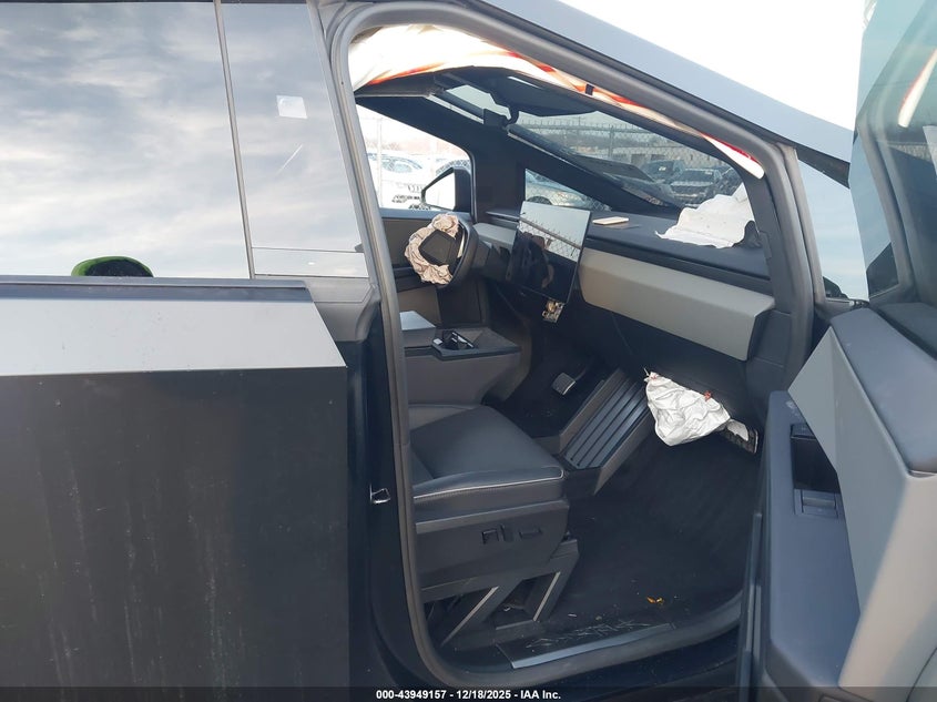 2024 TESLA CYBERTRUCK auction photo 5