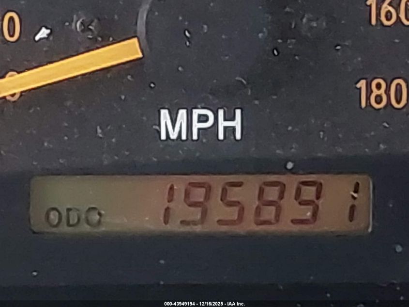 2000 Toyota Tundra Sr5 V8 VIN: 5TBBT4418YS120589 Lot: 43949194