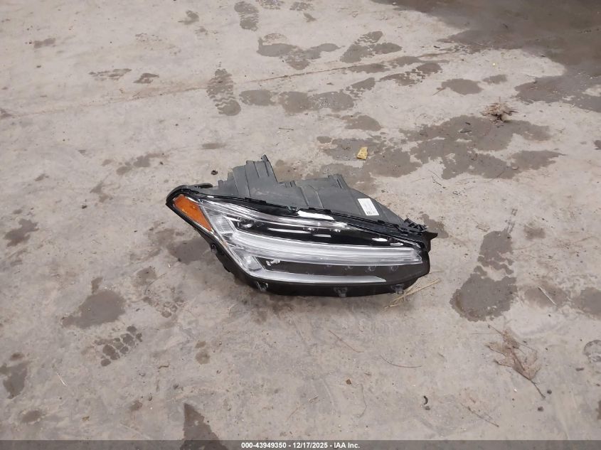 2022 Volvo Xc90 T6 Momentum 7 Passenger VIN: YV4A22PK7N1808541 Lot: 43949350