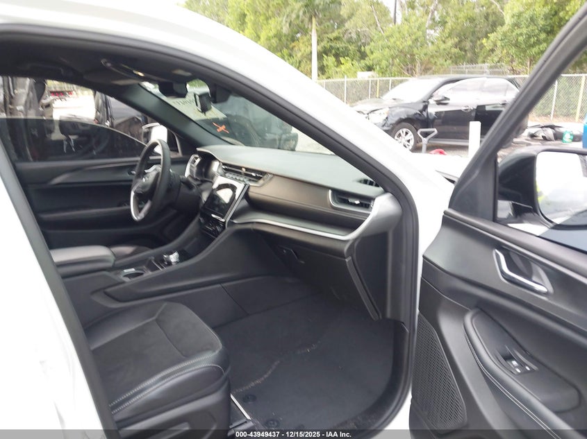 2024 Jeep Grand Cherokee Altitude 4X2