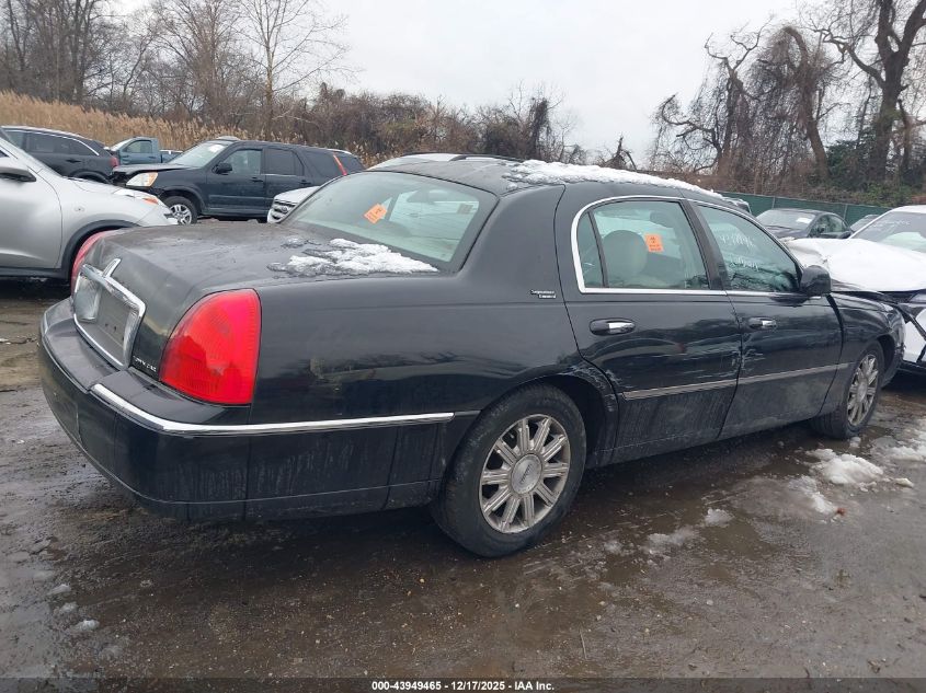 2007 Lincoln Town Car Signature Limited VIN: 1LNHM82V07Y637041 Lot: 43949465