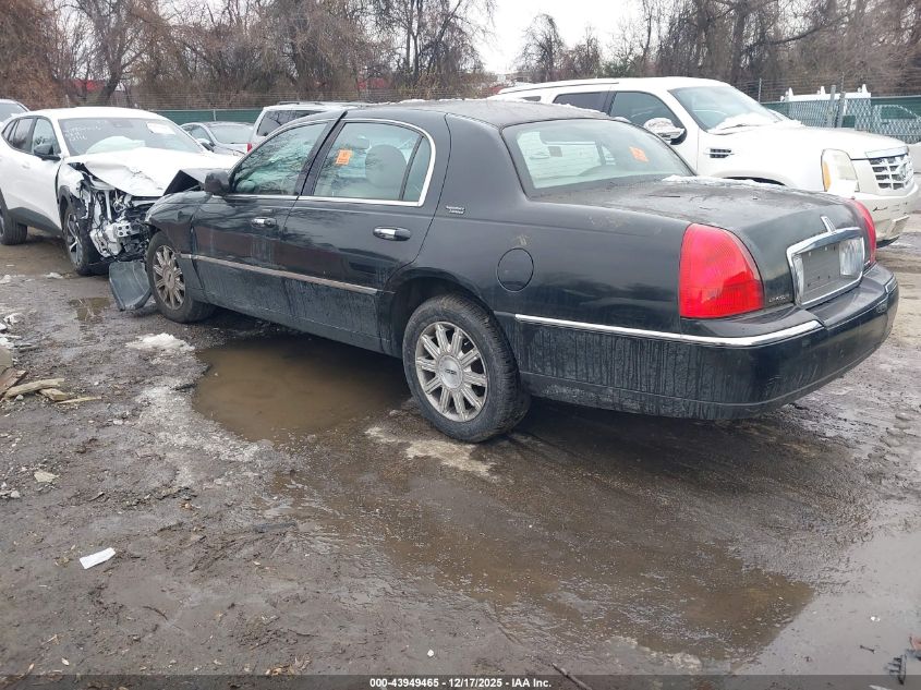 2007 Lincoln Town Car Signature Limited VIN: 1LNHM82V07Y637041 Lot: 43949465