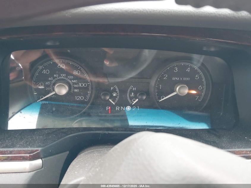 2007 Lincoln Town Car Signature Limited VIN: 1LNHM82V07Y637041 Lot: 43949465