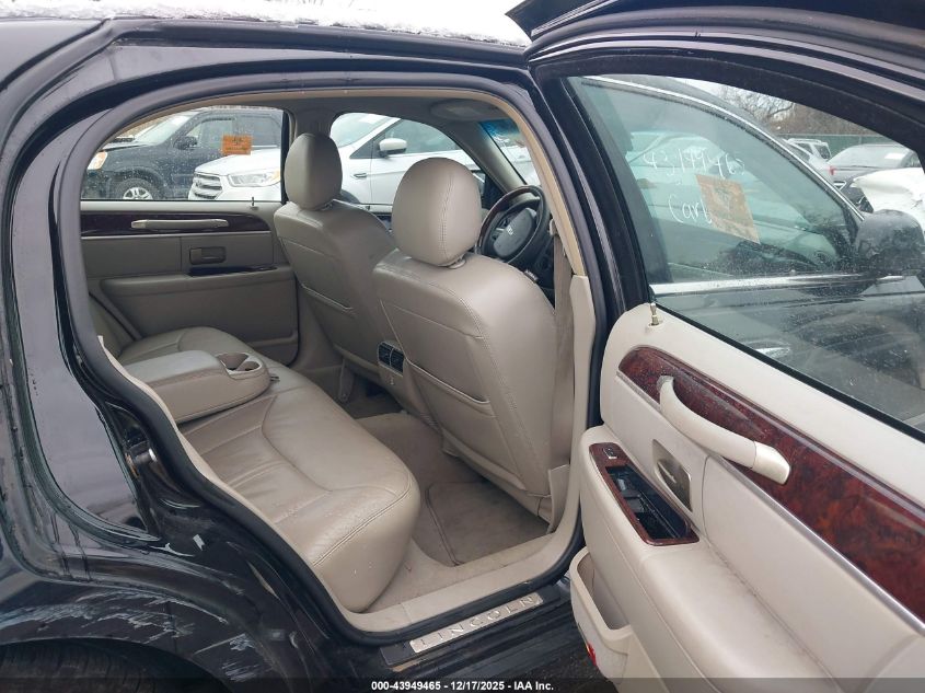 2007 Lincoln Town Car Signature Limited VIN: 1LNHM82V07Y637041 Lot: 43949465