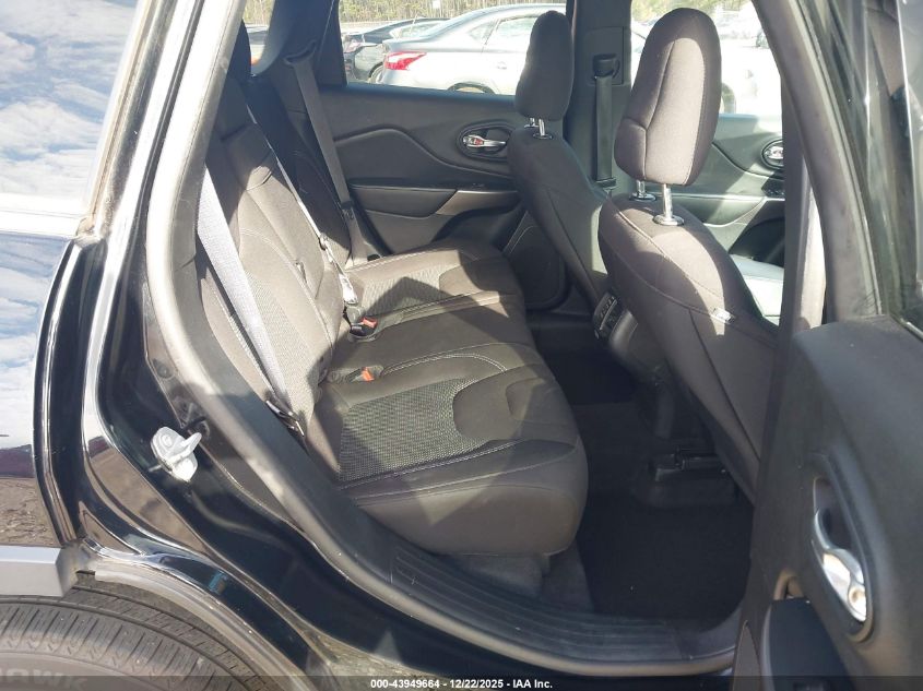 2019 Jeep Cherokee Latitude Fwd VIN: 1C4PJLCB3KD348235 Lot: 43949664