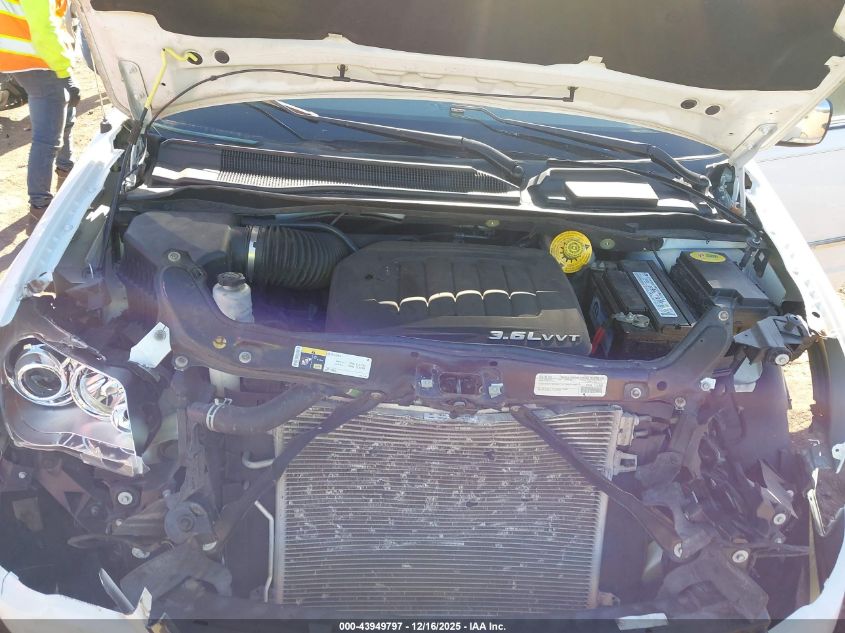 2015 Chrysler Town & Country Limited Platinum VIN: 2C4RC1GG5FR742710 Lot: 43949797