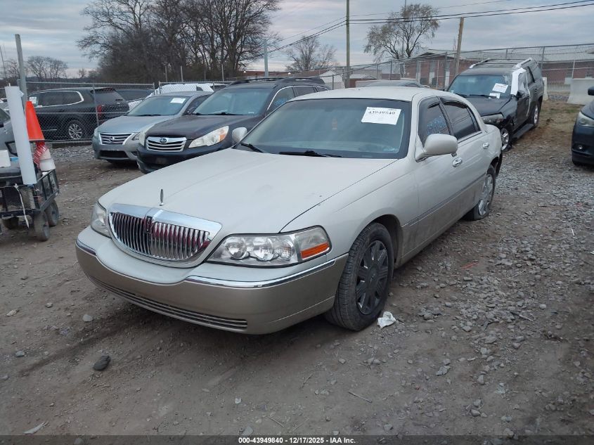 2005 Lincoln Town Car Signature Limited VIN: 1LNHM82W05Y636901 Lot: 43949840