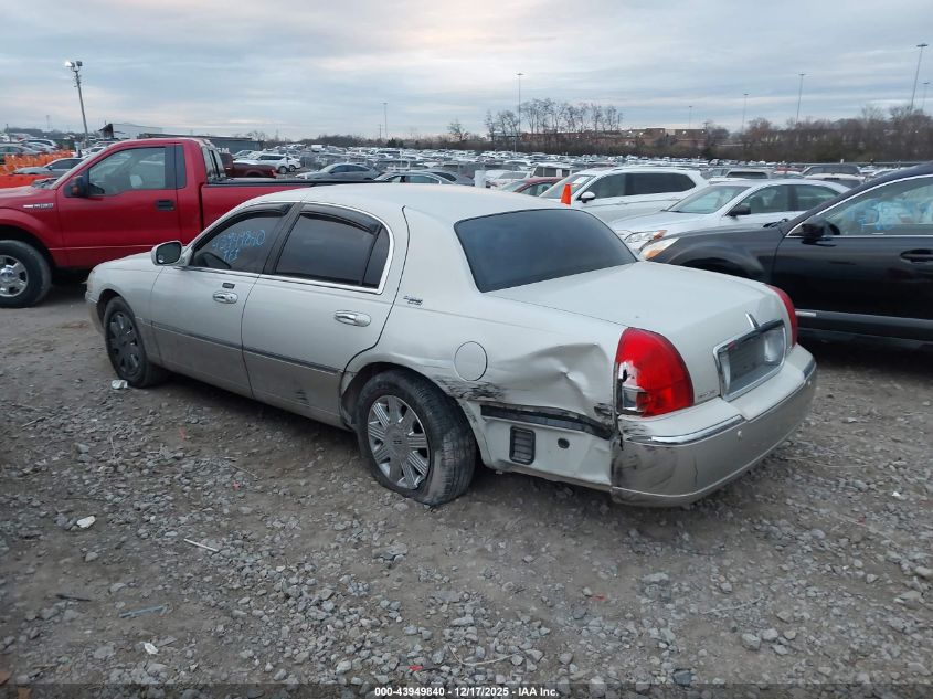 2005 Lincoln Town Car Signature Limited VIN: 1LNHM82W05Y636901 Lot: 43949840