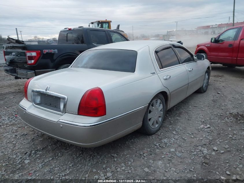 2005 Lincoln Town Car Signature Limited VIN: 1LNHM82W05Y636901 Lot: 43949840
