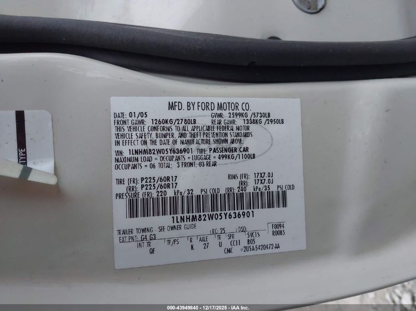 2005 Lincoln Town Car Signature Limited VIN: 1LNHM82W05Y636901 Lot: 43949840