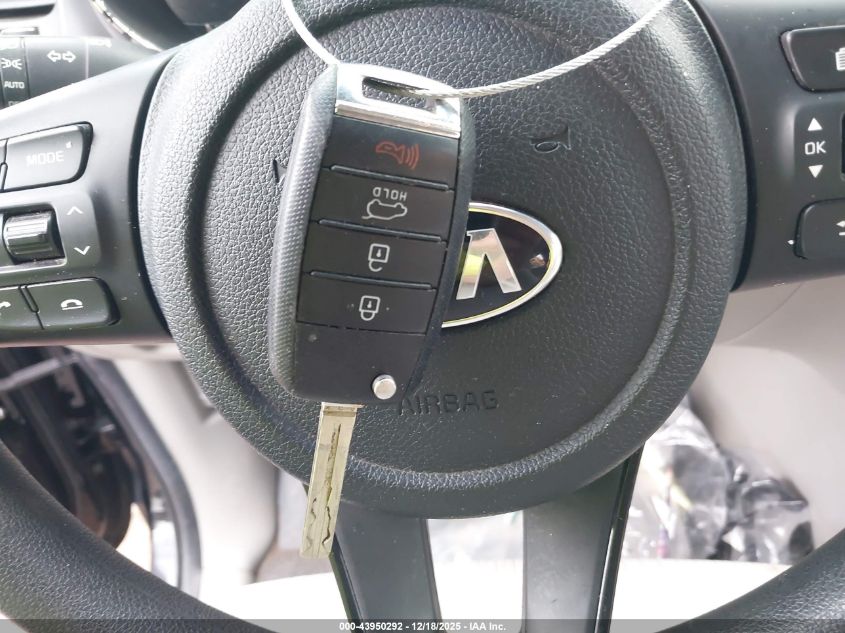 2020 Kia Sedona L VIN: KNDMA5C10L6588810 Lot: 43950292