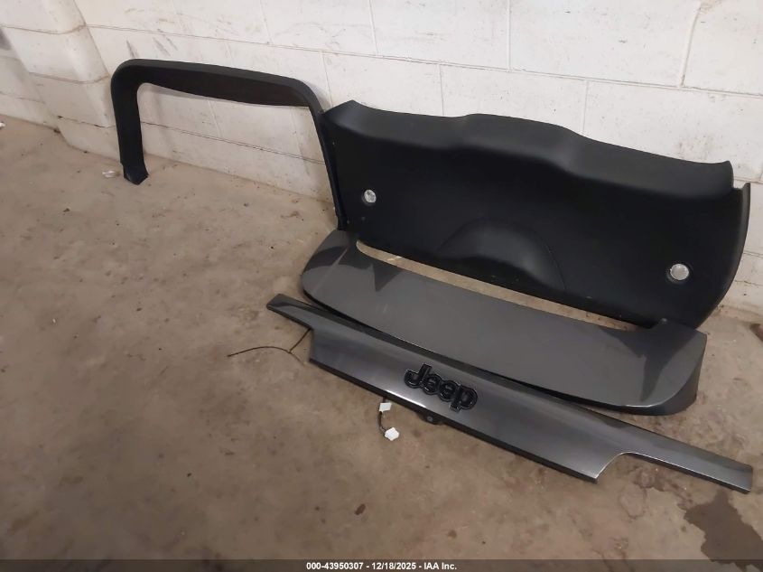 2015 Jeep Grand Cherokee Altitude VIN: 1C4RJFAG0FC852519 Lot: 43950307