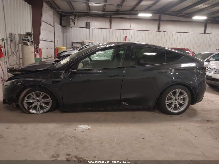 2024 Tesla Model Y Long Range Dual Motor All-Wheel Drive/Rwd VIN: 7SAYGDED3RF054296 Lot: 43950642
