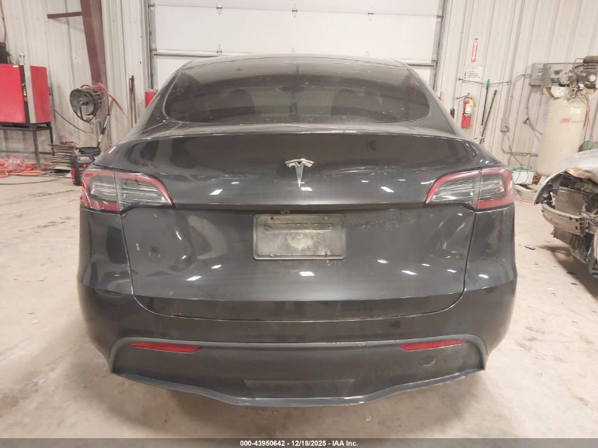 2024 Tesla Model Y Long Range Dual Motor All-Wheel Drive/Rwd VIN: 7SAYGDED3RF054296 Lot: 43950642