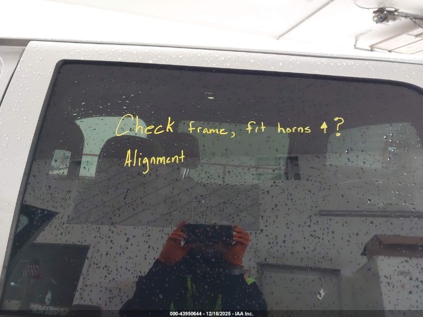 2016 Chevrolet Silverado 1500 1Lt VIN: 3GCUKREC0GG323800 Lot: 43950644