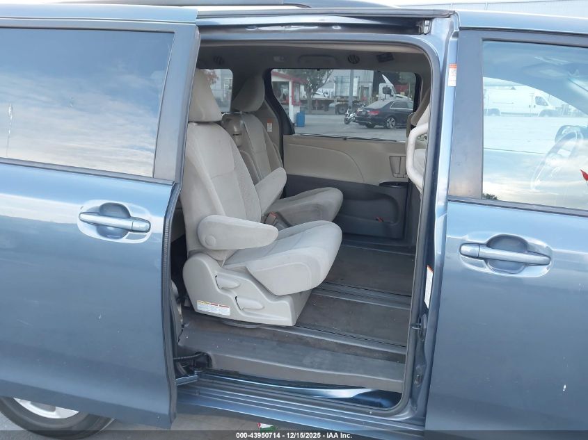 2017 Toyota Sienna Le 8 Passenger VIN: 5TDKZ3DC9HS848715 Lot: 43950714