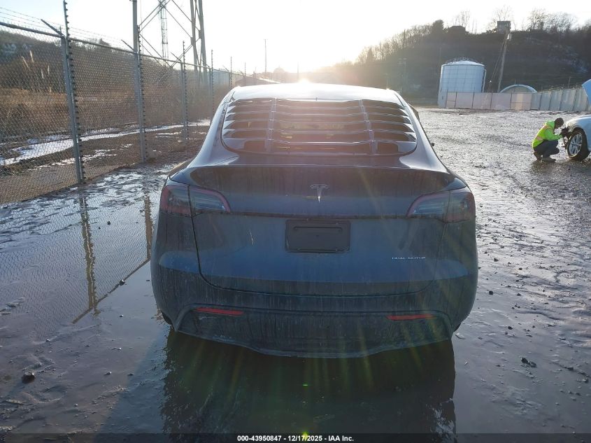 2023 Tesla Model Y Awd/Long Range Dual Motor All-Wheel Drive VIN: 7SAYGDEE5PA210695 Lot: 43950847