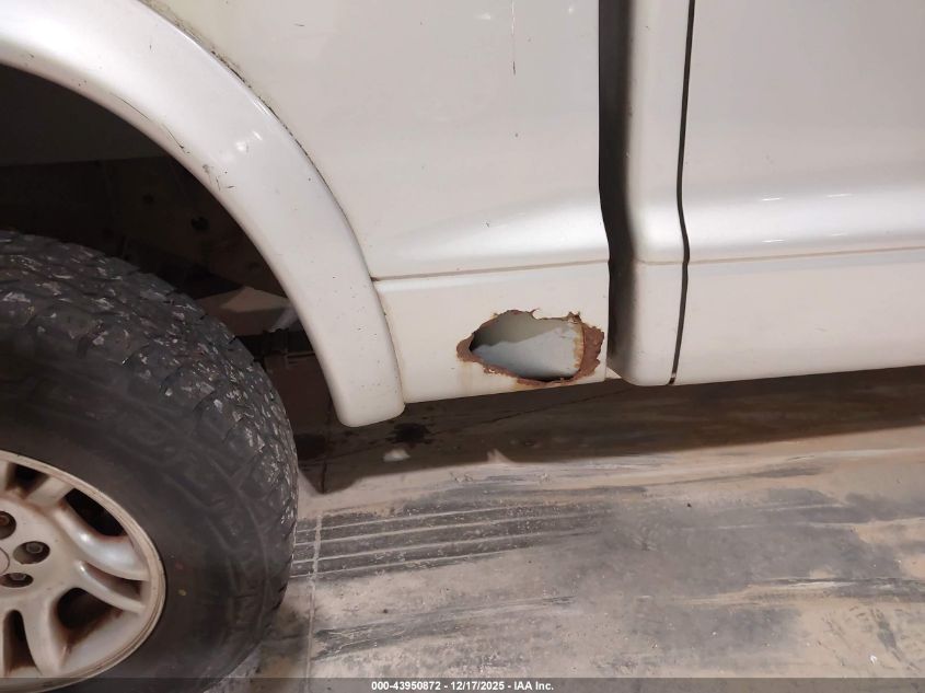 2003 Dodge Dakota Sport/Sxt VIN: 1D7HG38XX3S126818 Lot: 43950872