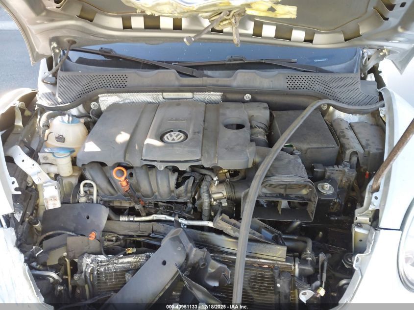 2013 Volkswagen Beetle 2.5L VIN: 3VWJP7AT4DM605818 Lot: 43951133