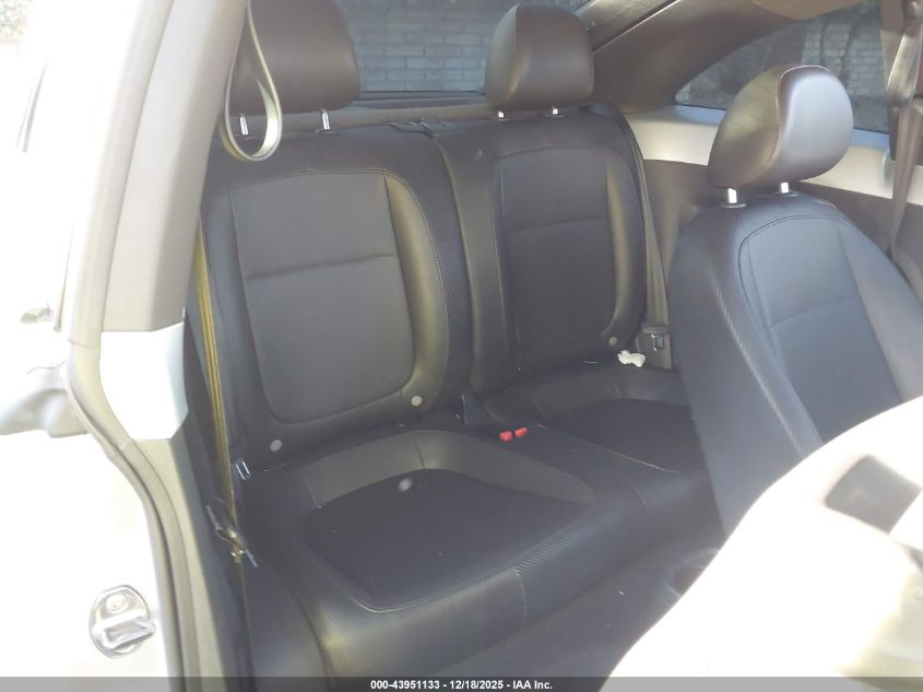 2013 Volkswagen Beetle 2.5L VIN: 3VWJP7AT4DM605818 Lot: 43951133