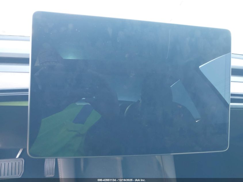 2022 Tesla Model 3 Long Range Dual Motor All-Wheel Drive VIN: 5YJ3E1EB3NF183353 Lot: 43951134