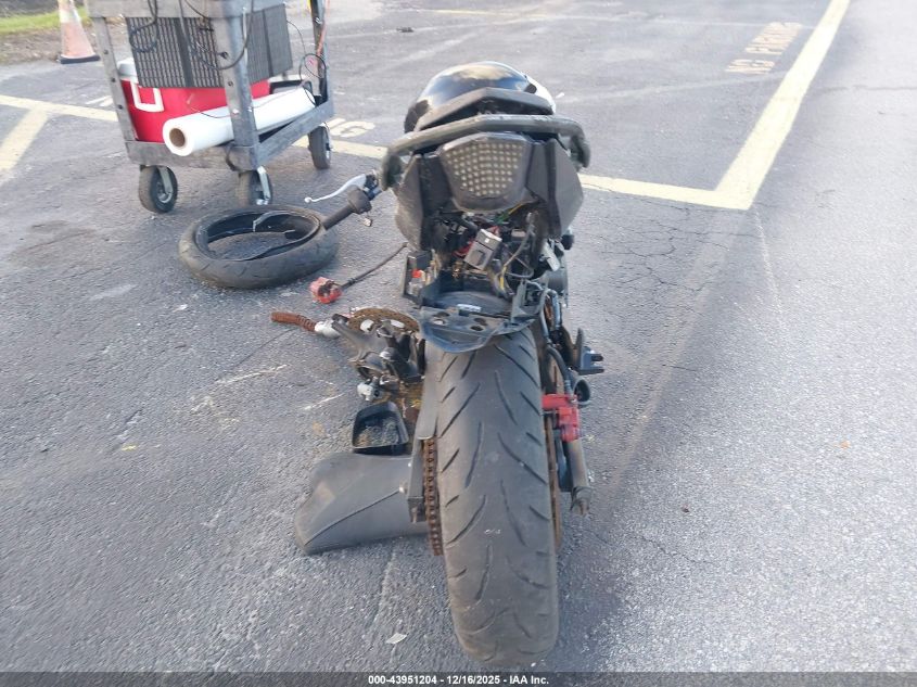 2009 Yamaha Fz6 R VIN: JYARJ18E49A002458 Lot: 43951204