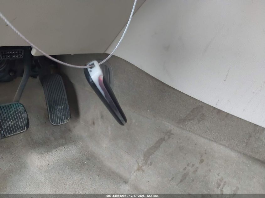 2011 Ford Taurus Limited VIN: 1FAHP2FW0BG155301 Lot: 43951297