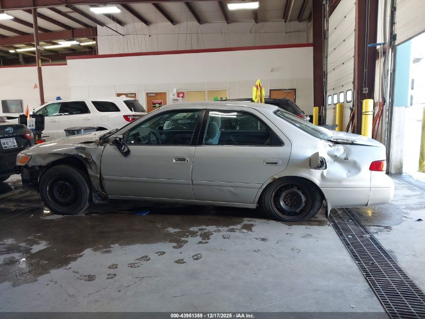 2001 Toyota Camry Ce VIN: 4T1BG22K01U015098 Lot: 43951359
