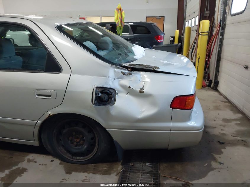 2001 Toyota Camry Ce VIN: 4T1BG22K01U015098 Lot: 43951359