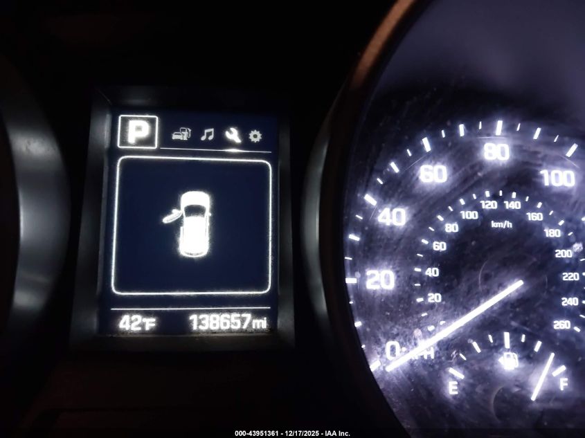 2017 Hyundai Santa Fe Sport 2.4L VIN: 5NMZUDLB4HH021736 Lot: 43951361